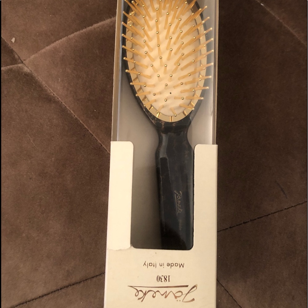 - Janeke 1830 made in Italy brush - sold out.